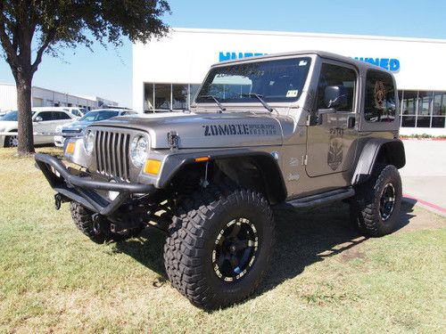 Wrangler sahara 4x4 lots of goodies nice!!