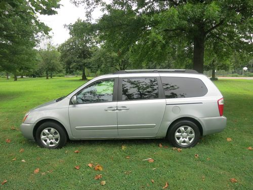 2007 kia sedona lx mini van 7 seats