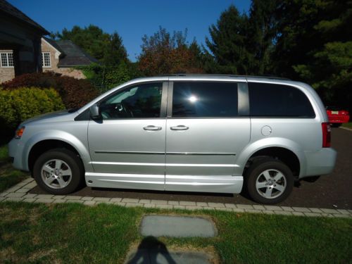 Wheelchair accessible handicap 2010 dodge grand caravan gsx van 4-door 3.8l