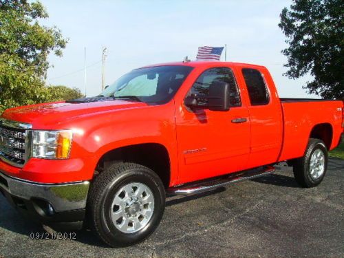 Like new 2012 gmc sle 2500 hd 4x4 ext cab  1,000 miles