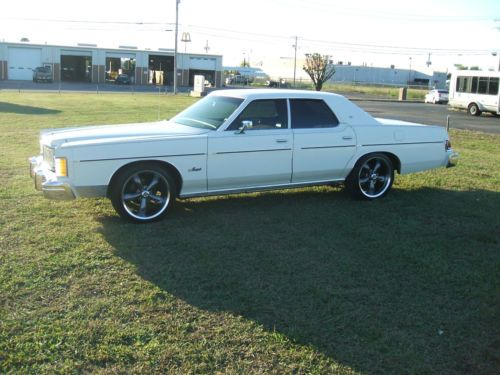 Beautiful 1976 mercury marquis!!! one of a kind! well taken care of!