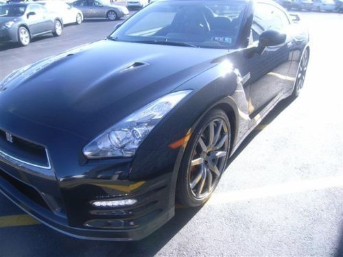 2013 nissan gt-r premium coupe 2-door 3.8l