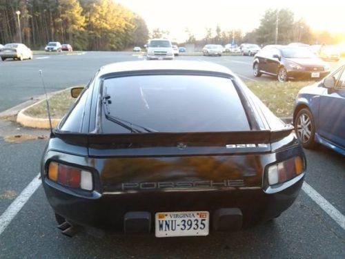 Porsche 928 1982 black on black auto daily driver