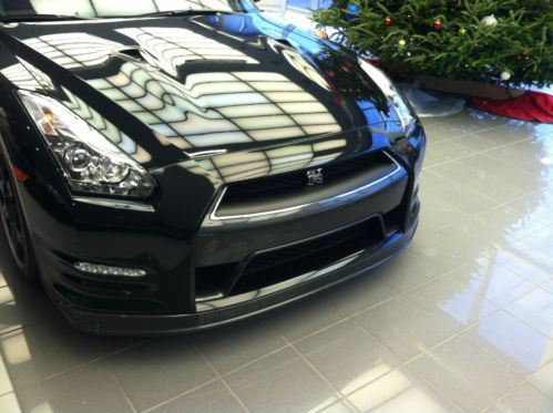 2014 Nissan GTR Black Edition, image 2