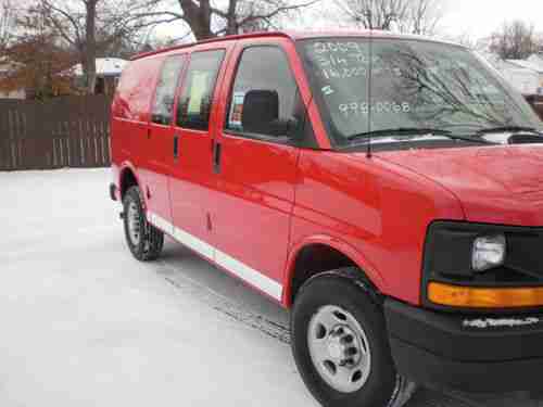 2009 15800 miles 3/4 ton chevy express van, image 4