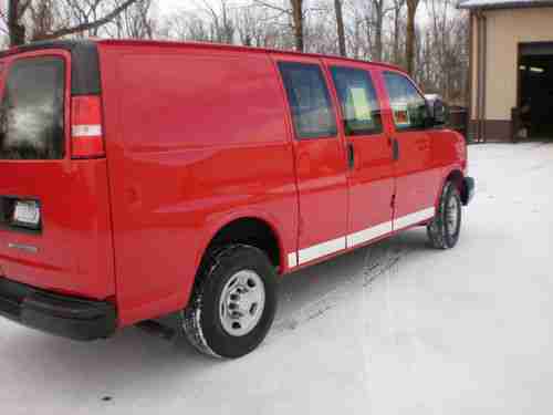 2009 15800 miles 3/4 ton chevy express van, image 5