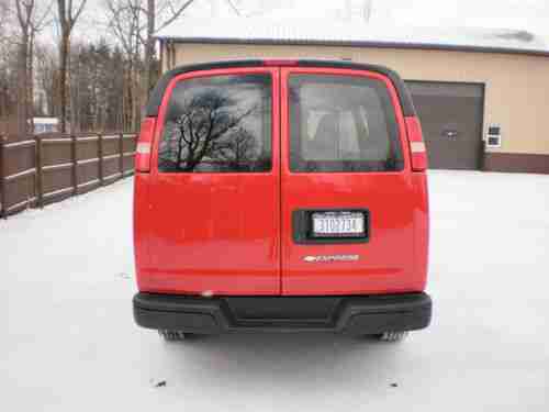2009 15800 miles 3/4 ton chevy express van, image 6