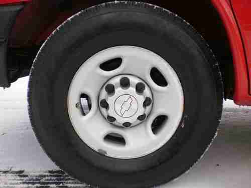 2009 15800 miles 3/4 ton chevy express van, image 9