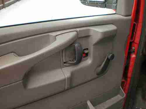 2009 15800 miles 3/4 ton chevy express van, image 19