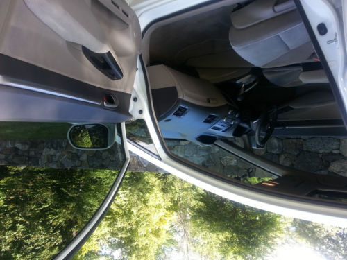 4-Dr White Sedan - Auto Transmission, Tinted Glass, Sunroof, Spoiler, New Tires, US $11,300.00, image 4