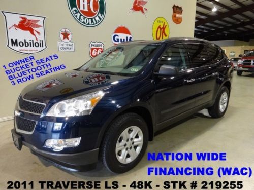 2011 traverse ls fwd,v6,cloth,bluetooth,3rd row,17in wheels,48k,we finance!!