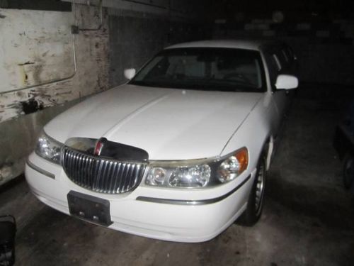 Extremely low miles 2000 lincoln towncar stretch limo