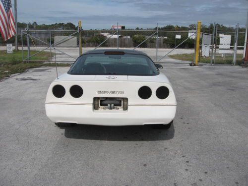 1988 Chevrolet Corvette 35th Anniversary Edition Hatchback 2-Door 5.7L, image 2