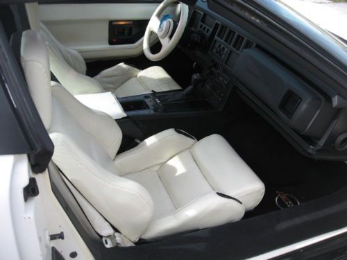 1988 Chevrolet Corvette 35th Anniversary Edition Hatchback 2-Door 5.7L, image 6