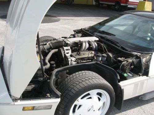 1988 Chevrolet Corvette 35th Anniversary Edition Hatchback 2-Door 5.7L, image 8