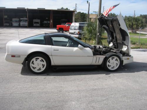 1988 Chevrolet Corvette 35th Anniversary Edition Hatchback 2-Door 5.7L, image 10