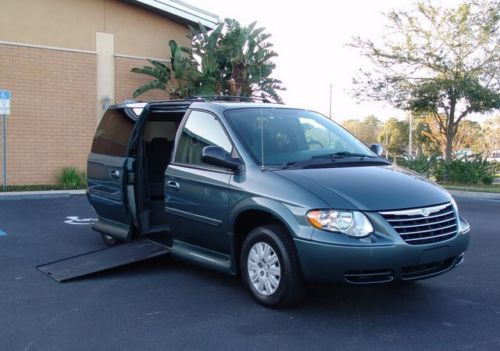 2005 chrysler town &amp; country handicap wheelchair van  vmi lx