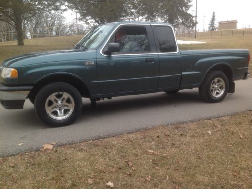 2000 mazda pick up 4 door auto, low miles, v6, se, a/c, rare find with video!!!