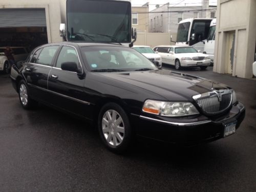 2005 lincoln town car executive l sedan 4-door 4.6l