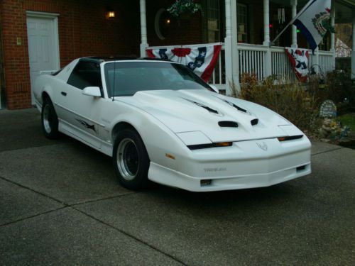 1989 pontiac firebird trans am  5.0l(305 ci) v8 2dr hatchback/ with spoiler