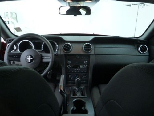 Coupe 4.6L CD Rear Wheel Drive Power Steering Rear Spoiler Used Cars Kansas City, image 25