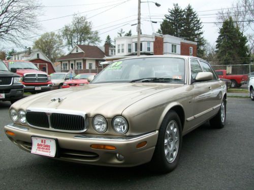1999 jaguar xj8--  98,288 miles  3 owners with a car fax