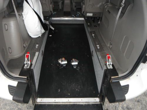 02 CHRYSLER TOWN COUNTRY HANDICAP VAN WHEEL CHAIR RAMP 89000 MILES RUNS PERFECT, US $10,990.00, image 5