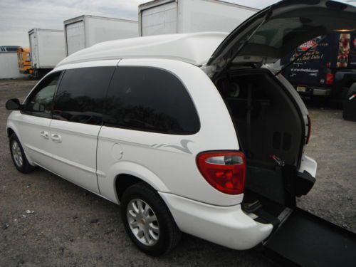 02 CHRYSLER TOWN COUNTRY HANDICAP VAN WHEEL CHAIR RAMP 89000 MILES RUNS PERFECT, US $10,990.00, image 6