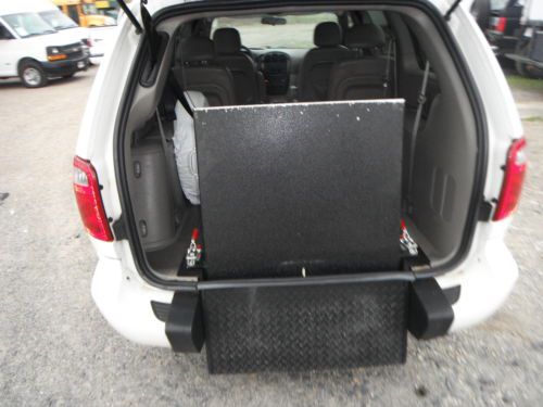 02 CHRYSLER TOWN COUNTRY HANDICAP VAN WHEEL CHAIR RAMP 89000 MILES RUNS PERFECT, US $10,990.00, image 12