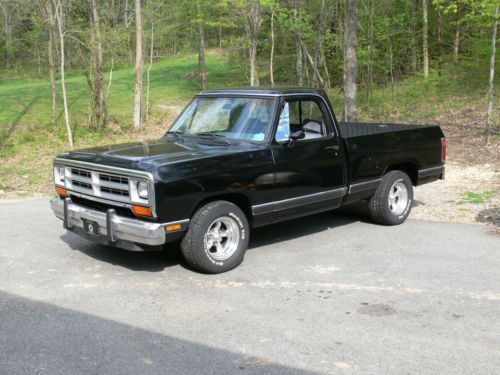 1985 dodge ram 1500 with 440,727 trans and a 9&#034; ford rear end