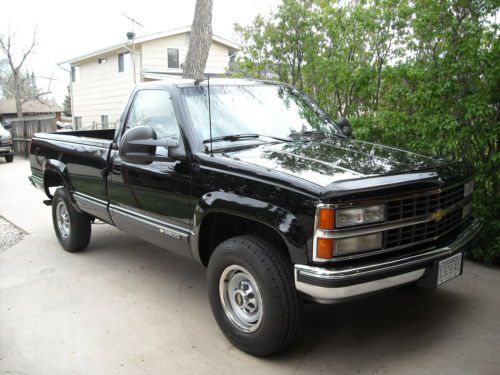 Chevrolet Silverado 4x4 3500 1 ton 454 black original owner imaculate, image 2