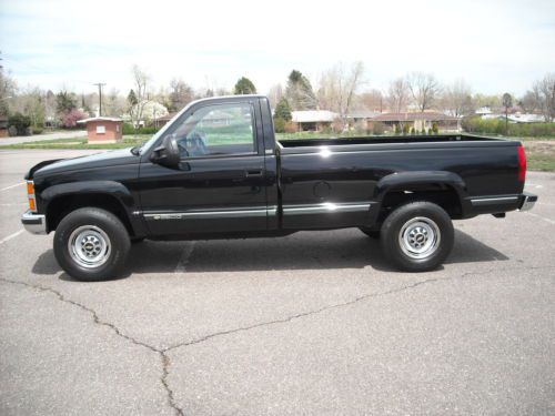 Chevrolet Silverado 4x4 3500 1 ton 454 black original owner imaculate, image 3