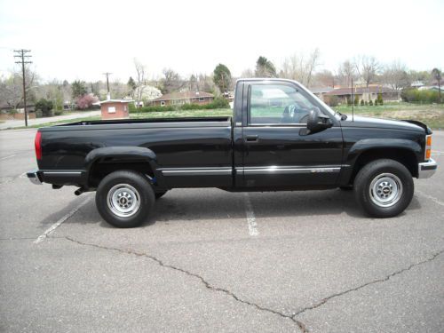 Chevrolet Silverado 4x4 3500 1 ton 454 black original owner imaculate, image 4