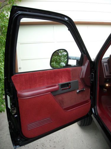 Chevrolet Silverado 4x4 3500 1 ton 454 black original owner imaculate, image 8