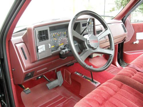 Chevrolet Silverado 4x4 3500 1 ton 454 black original owner imaculate, image 9