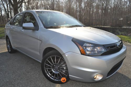 2010 ford focus ses sedan 4-door 2.0l