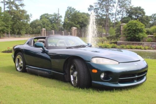 Viper 1995 , emerald green covertable, with additional top !  26,500 miles