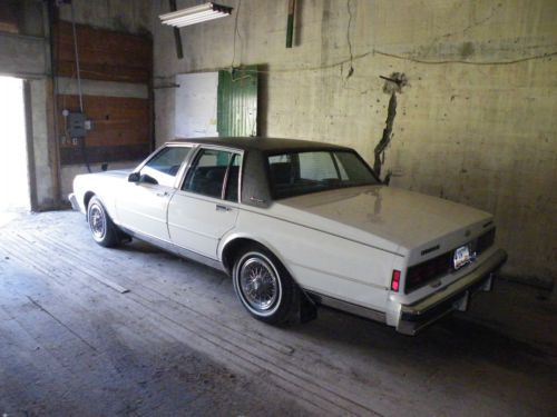 1986 chevrolet caprice classic brougham 4-door 5.0l