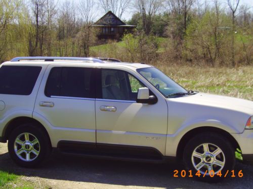 Clean pearl white lincoln aviator