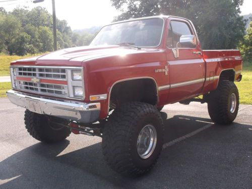 Chevrolet 4x4 lifted 4 speed v10, k10