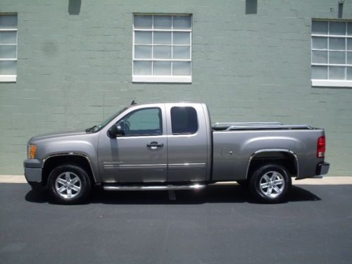 2013 gmc sierra 1500 2wd ext cab 3,393 original miles like new priced to sell