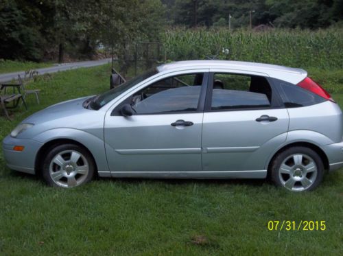 2002 ford focus zx5 hatchback 5-door 2.0l