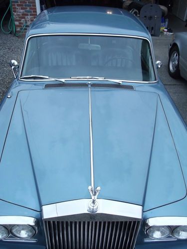 1972 rolls royce silver shadow, caribbean blue on navy leather