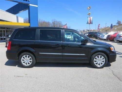 2013 chrysler town & country touring