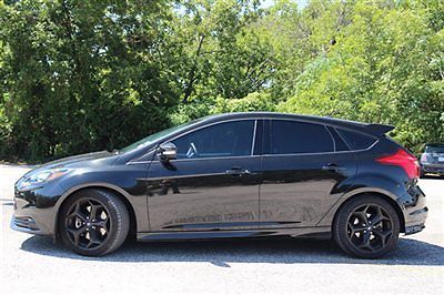 Ford focus 5dr hatchback st low miles sedan manual gasoline 2.0l 4 cyl tuxedo bl