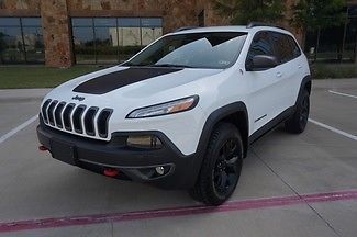 2014 trailhawk/only 2k miles/4x4/leather/nav/black wheels/warranty/bargain