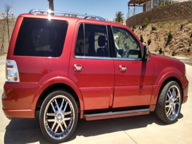 Lincoln navigator 4 door