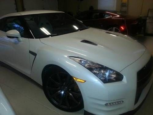 2012 nissan gt-r premium coupe 2-door 3.8l