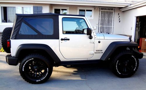 2011 jeep wrangler trail rated 4wd - low mileage, factory warranty!