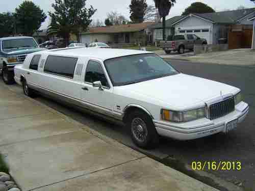 1994 Lincoln Town Car Executive Limousine 4-Door 4.6L, image 2